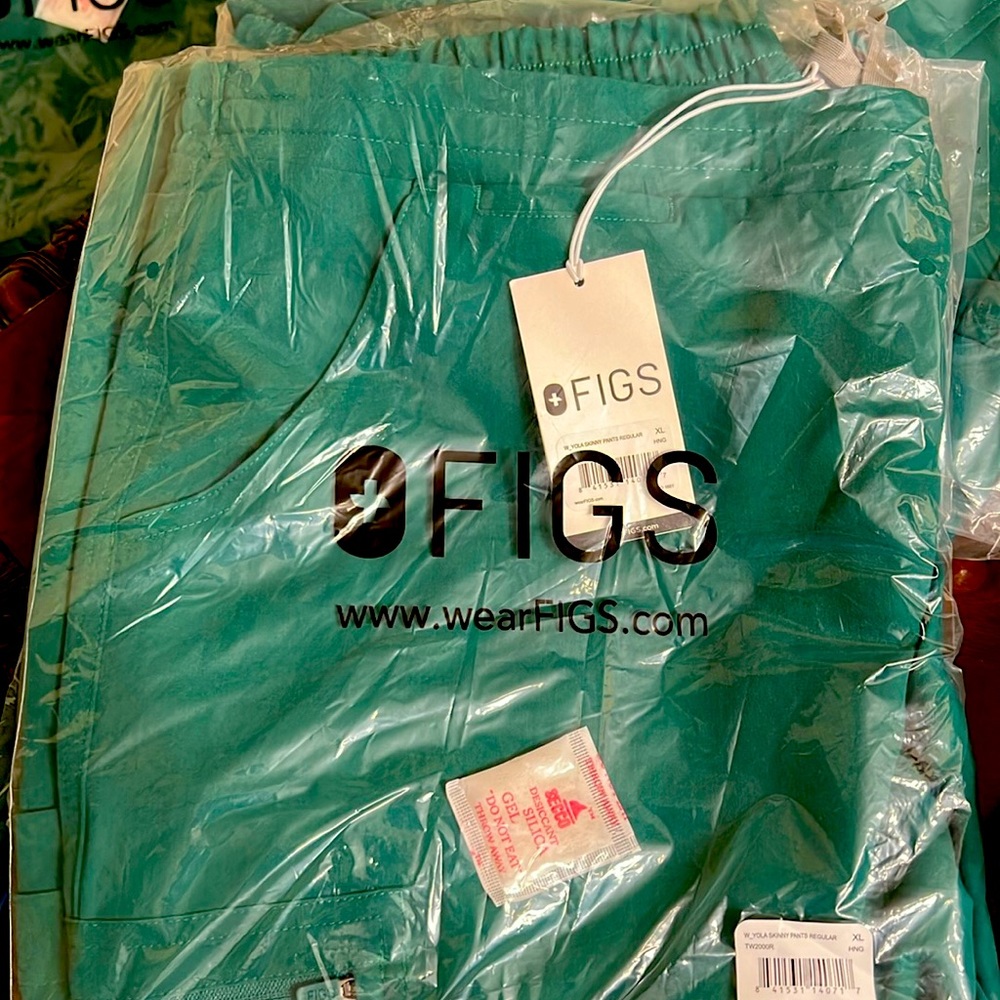 Brand new figs scrubs